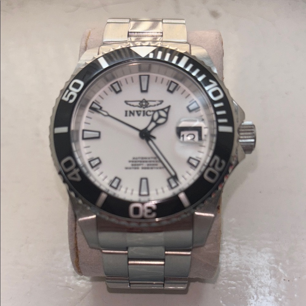 Invicta Silver and Black Dive Watch. GREAT CONDITION!